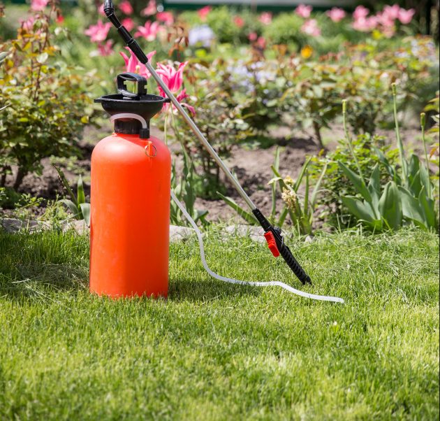 Lawn and garden pesticide/fertilizer sprayer
